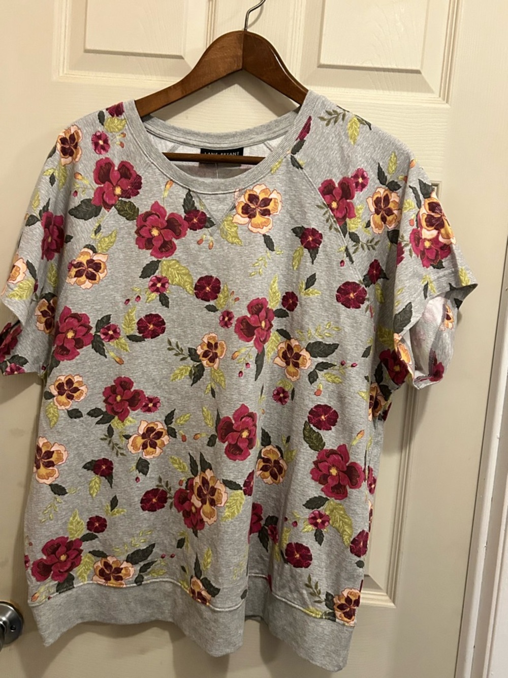 Lane Bryant Gray Floral Short Sleeve Pullover Sweatshirt -size 18/20